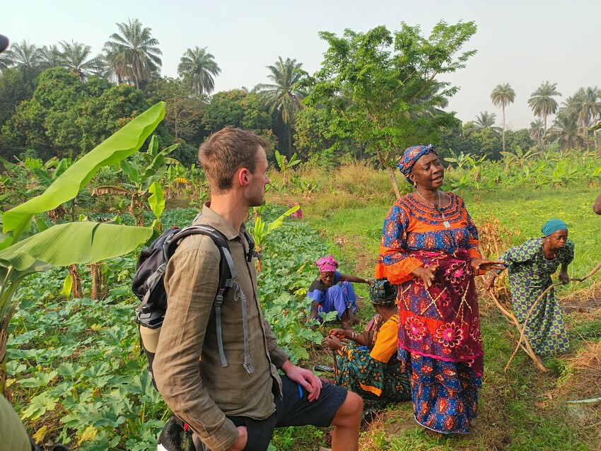 Uitbaatster van Guineese boerderij geeft uitleg over de klimaatuitdagingen